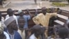 CAMEROON: Tsoffin Mayakan Boko Haram da Mutanen da Suka yi Garkuwa da Su Suke Layin Karbar Abinci