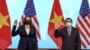 Phó Tổng thống Mỹ Kamala Harris hội kiến Thủ tướng Việt Nam Phạm Minh Chính trong một cuộc họp tại Văn phòng Chính phủ, ở Hà Nội, Việt Nam, ngày 25 tháng 8, 2021.