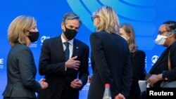 El secretario de Estado de los Estados Unidos, Antony Blinken, llega para una sesión de miembros en la reunión del Consejo Ministerial de la Organización para la Cooperación y el Desarrollo Económicos en París, Francia, el 5 de octubre de 2021.