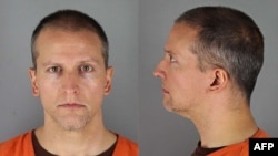 This handout photo provided by the Hennepin County Jail and received by AFP on May 31, 2020 shows Derek Chauvin booking photos face and profile. 