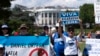 En esta imagen tomada el 23 de junio del 2021 en la ciudad de Washington manifestantes piden la liberación de presos políticos en Nicaragua.
