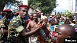 Burundi: Celebrações pela destituição de Nkurunziza
