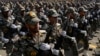 Miembros del ejército iraní marchan durante el desfile del Día del Ejército en una base militar en el norte de Teherán, Irán, el 17 de abril de 2024.
