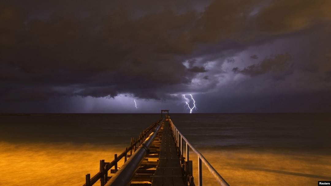 Tormenta en Atlit cerca de Haifa, en el norte de Israel. El agua o la falta de ésta marcó extremos en el clima mundial durante 2012.
