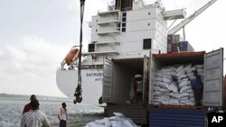 Ajuda alimentar chega ao porto queniano de Mombaça
