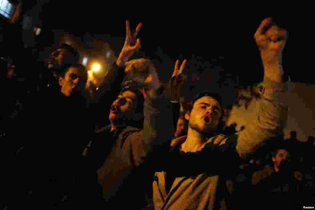 Supporters of the main opposition Republican People's Party (CHP) shout anti-government slogans outside the Cankaya Election Committee, a local ballot collection center in Ankara, March 31, 2014.